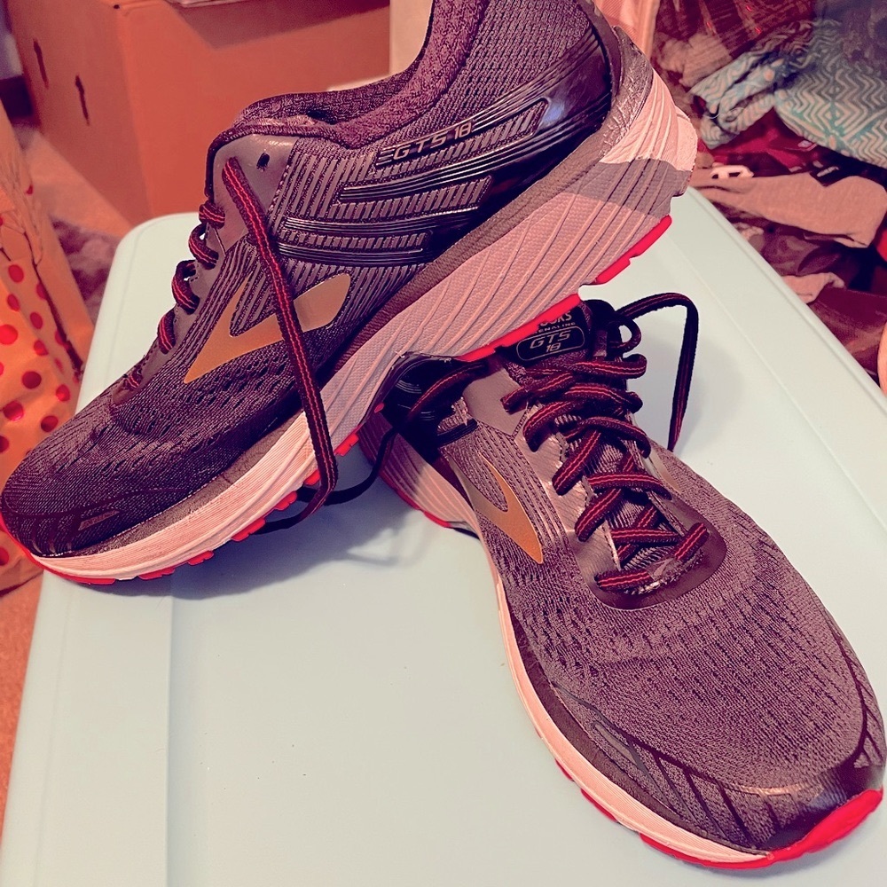 Fall sale!! 🍁🍂🍁🍂Brooks GTS ADRENALINE 18 mens 11.5 size shoe